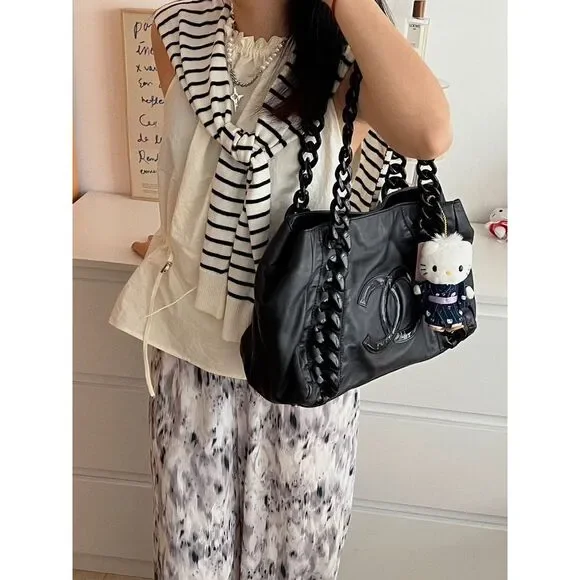 Chanel Women Pre-Loved Bag Very Good Condition - Picture 8 of 9